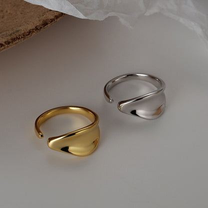 Boucles d'oreilles Huggie avec anneau épais irrégulier, R1044