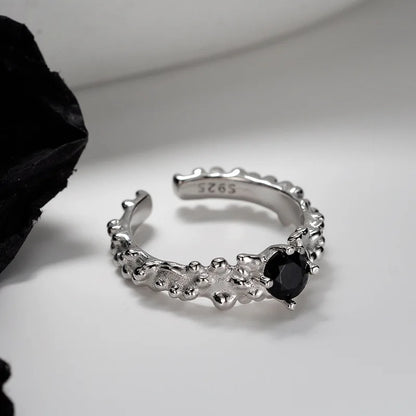 Bague texturée extraterrestre CZ noire R1234
