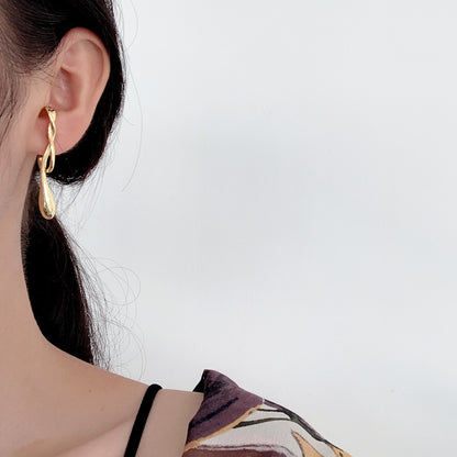 Clous d'oreilles longs abstraits E1047