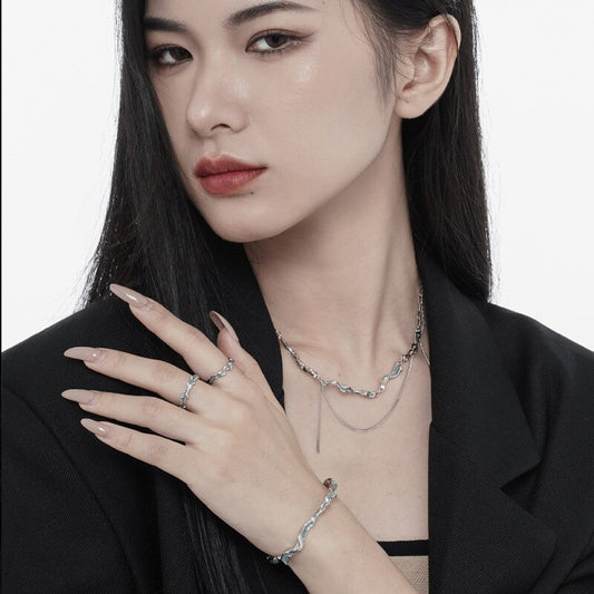 Collier irrégulier en émail texturé N1017
