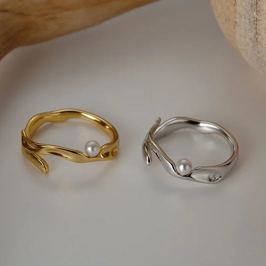Bague minimaliste en perles de coquillage R1034