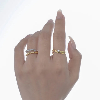 Bague minimaliste en perles de coquillage R1034