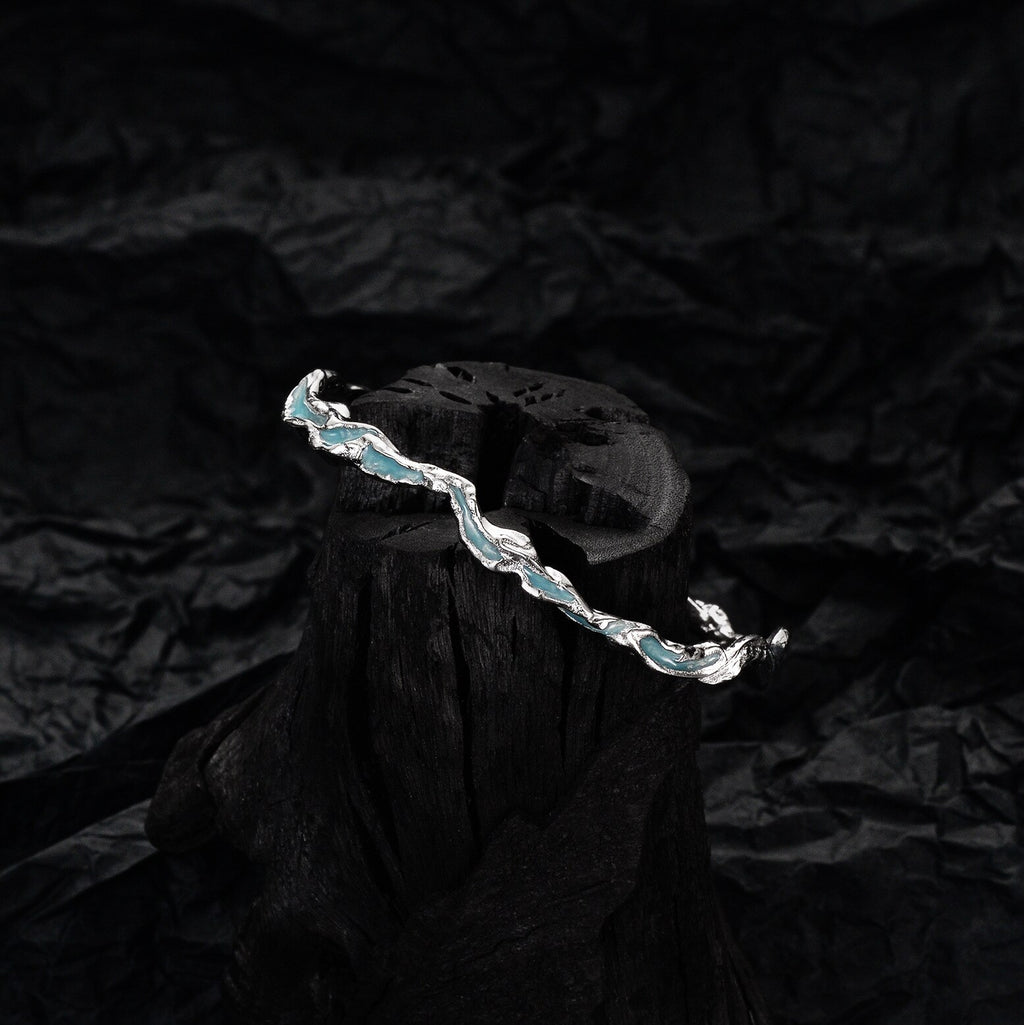 Bracelet froissé en émail bleu Alien B1011