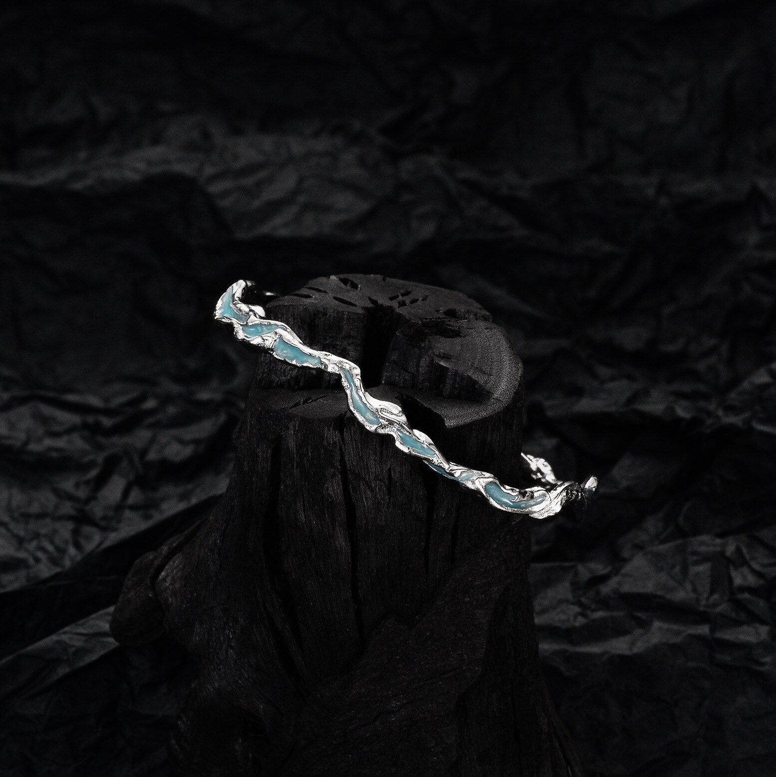 Bracelet froissé en émail bleu Alien B1011