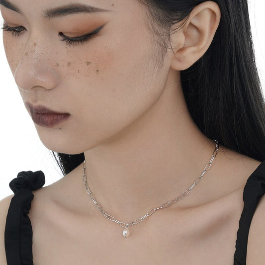 Collier de perles baroques à chaîne allongée N1048