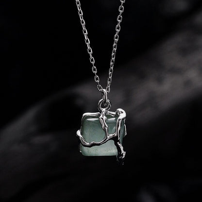 Pendentif irrégulier en jade vert N1051