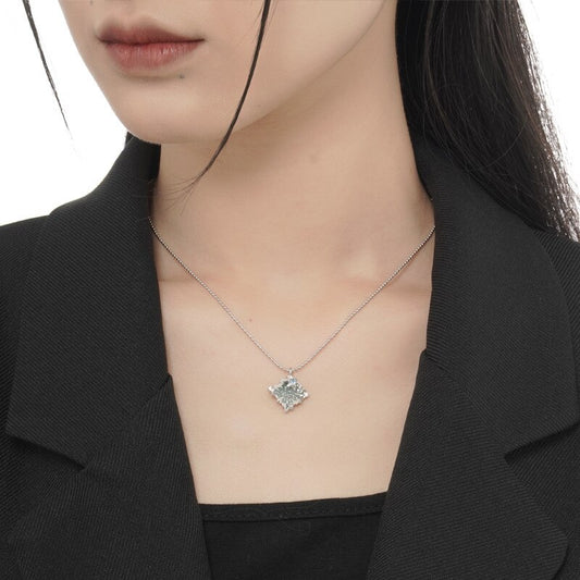 Pendentif emblématique en émail CZ Accent N1053