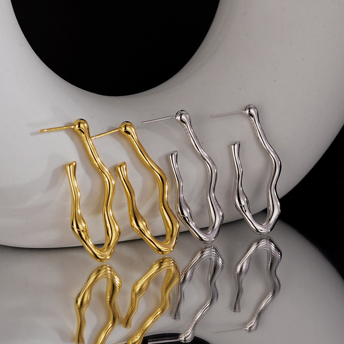 Clous d'oreilles en filigrane de forme libre E1233