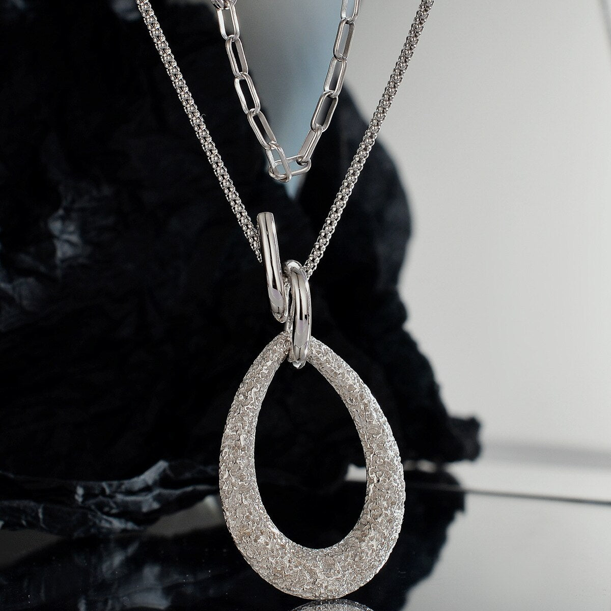 Collier pendentif en forme de larme mate N1011