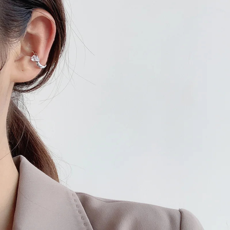 Boucle d'oreille ondulée solitaire CZ E1037, 1 pièce