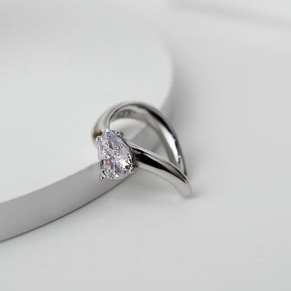 Boucle d'oreille ondulée solitaire CZ E1037, 1 pièce