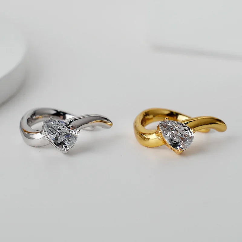 Boucle d'oreille ondulée solitaire CZ E1037, 1 pièce