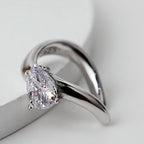 Boucle d'oreille ondulée solitaire CZ E1037, 1 pièce