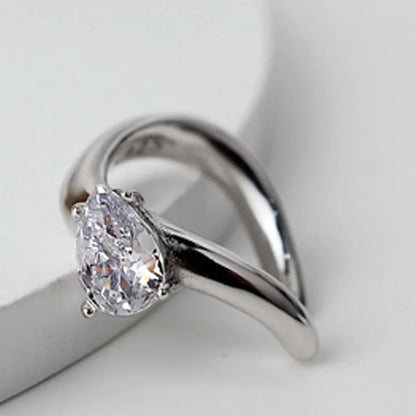 Boucle d'oreille ondulée solitaire CZ E1037, 1 pièce