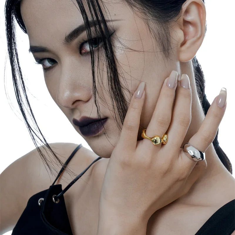 Anneau irrégulier liquide ondulé R1107