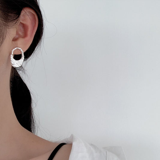 Boucles d'oreilles créoles martelées E1048