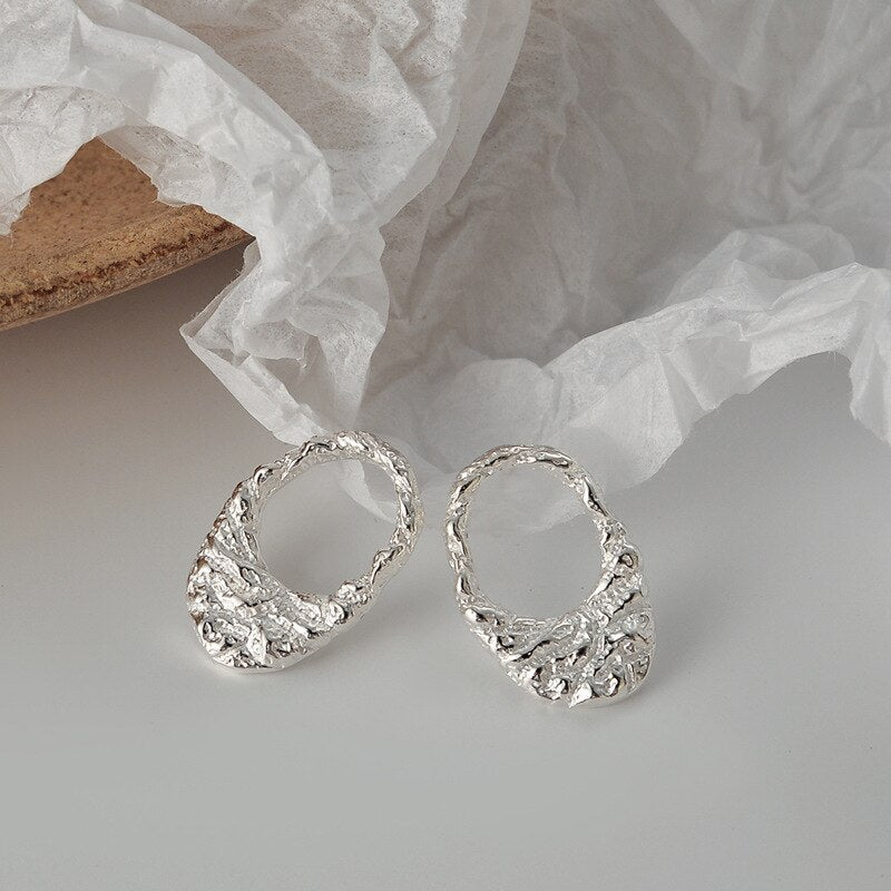 Boucles d'oreilles créoles martelées E1048