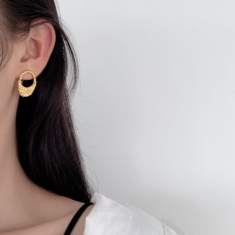 Boucles d'oreilles créoles martelées E1048