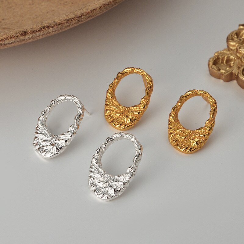 Boucles d'oreilles créoles martelées E1048
