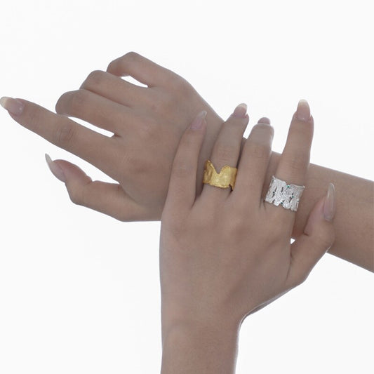 Bague d'accent CZ à texture d'écorce R1269