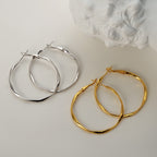 Boucles d'oreilles créoles en fil torsadé E1043