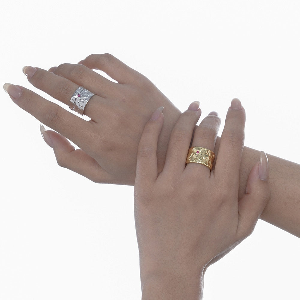 Large anneau ouvert à motif abstrait R1081