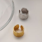 Large anneau ouvert martelé R1059