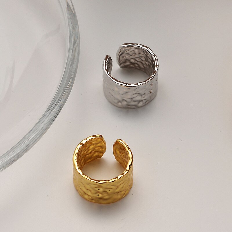 Large anneau ouvert martelé R1059