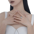 Bague à motif extraterrestre en pierre carrée R1198