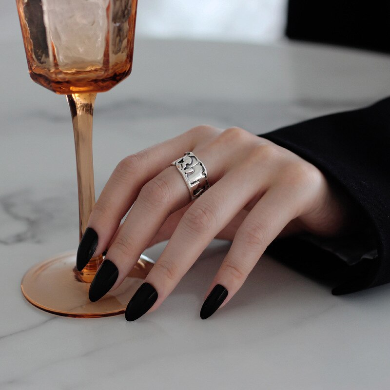 Bague épaisse à texture large et expressive R1281