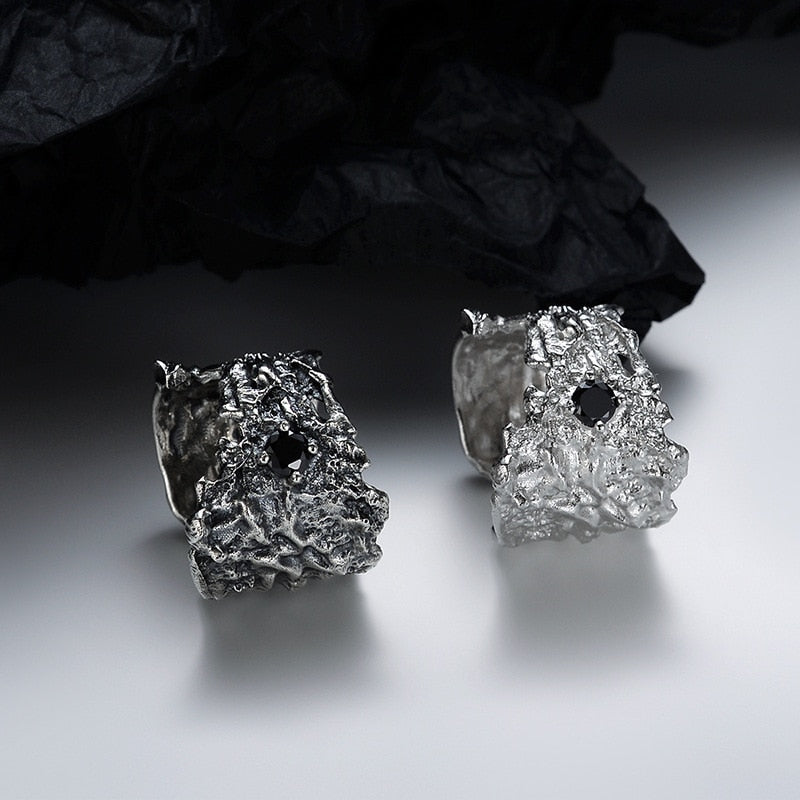 Bague texturée large avec accent de zircon R1194