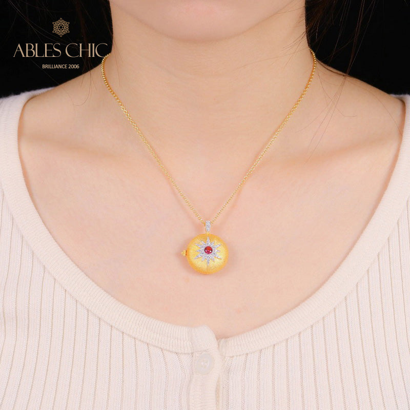 Collier médaillon étoile rubis soyeux 5211
