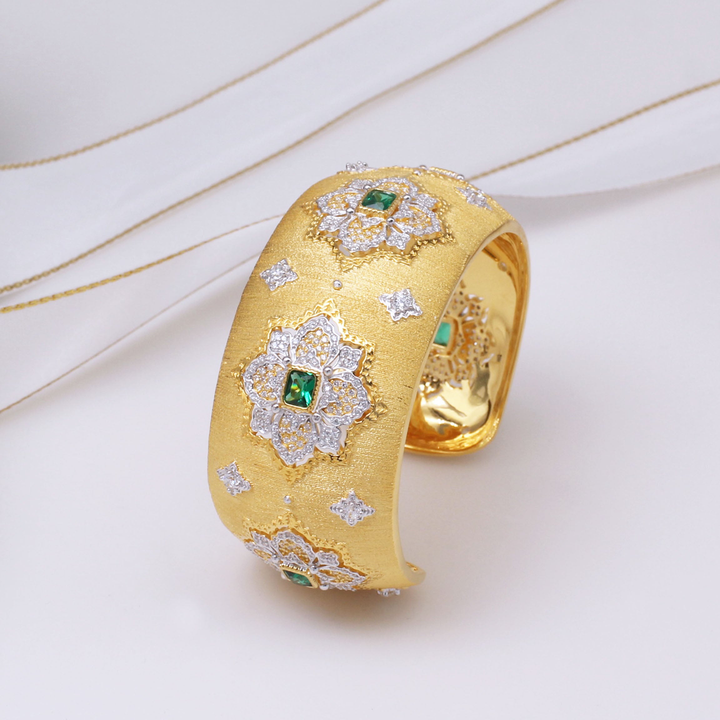 Bracelet Floral Émeraude Fretwork Dense 5228