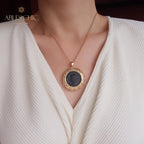 Pendentif médaillon d’artefact de lire antique uniquement