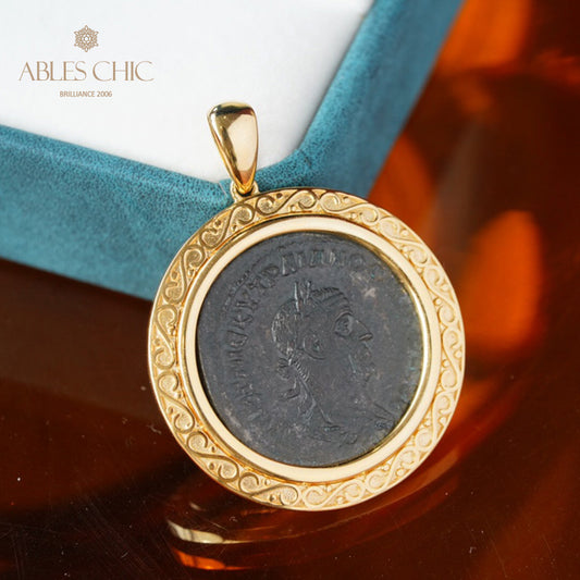 Pendentif médaillon d’artefact de l’empereur romain uniquement