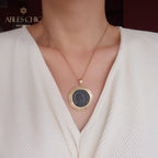Pendentif médaillon d’artefact de l’empereur romain uniquement