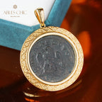 Pendentif médaillon d’artefact de l’empereur romain uniquement