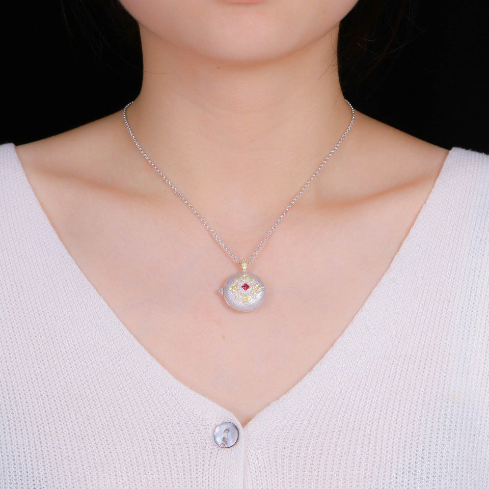 Collier médaillon gravure soyeuse 5321