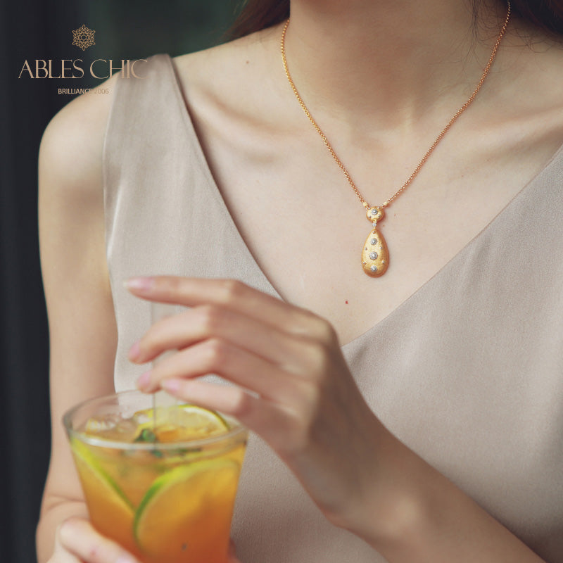 Collier floral en forme de larme soyeuse 5024