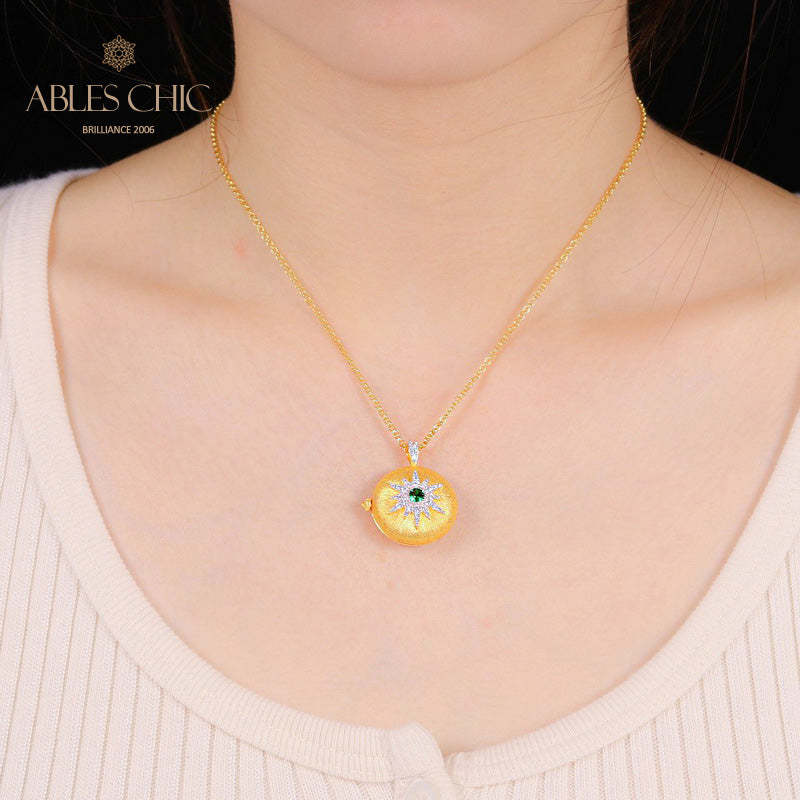 Collier médaillon étoile rubis soyeux 5211