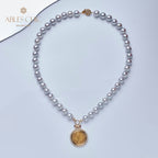 Collier médaillon réversible en perles d'Akoya et pièce de monnaie byzantine